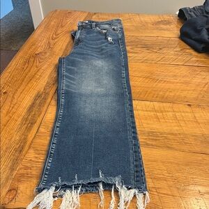 Frayed Hem Wide-Leg Jeans - Mid Wash Blue